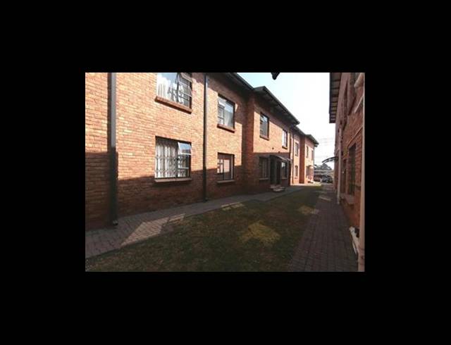 2 BEDROOM TOWNHOUSE FOR SALE IN ALBERTSDAL